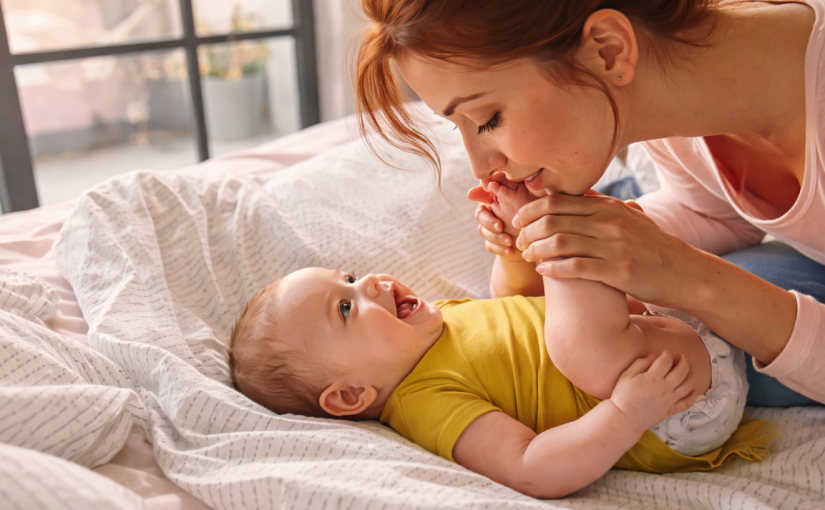 Prévenir la tête plate chez le bébé : gestes simples au quotidien